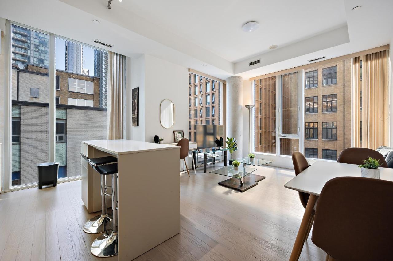 Modern Condo In The Heart Of Downtown Toronto Exterior photo