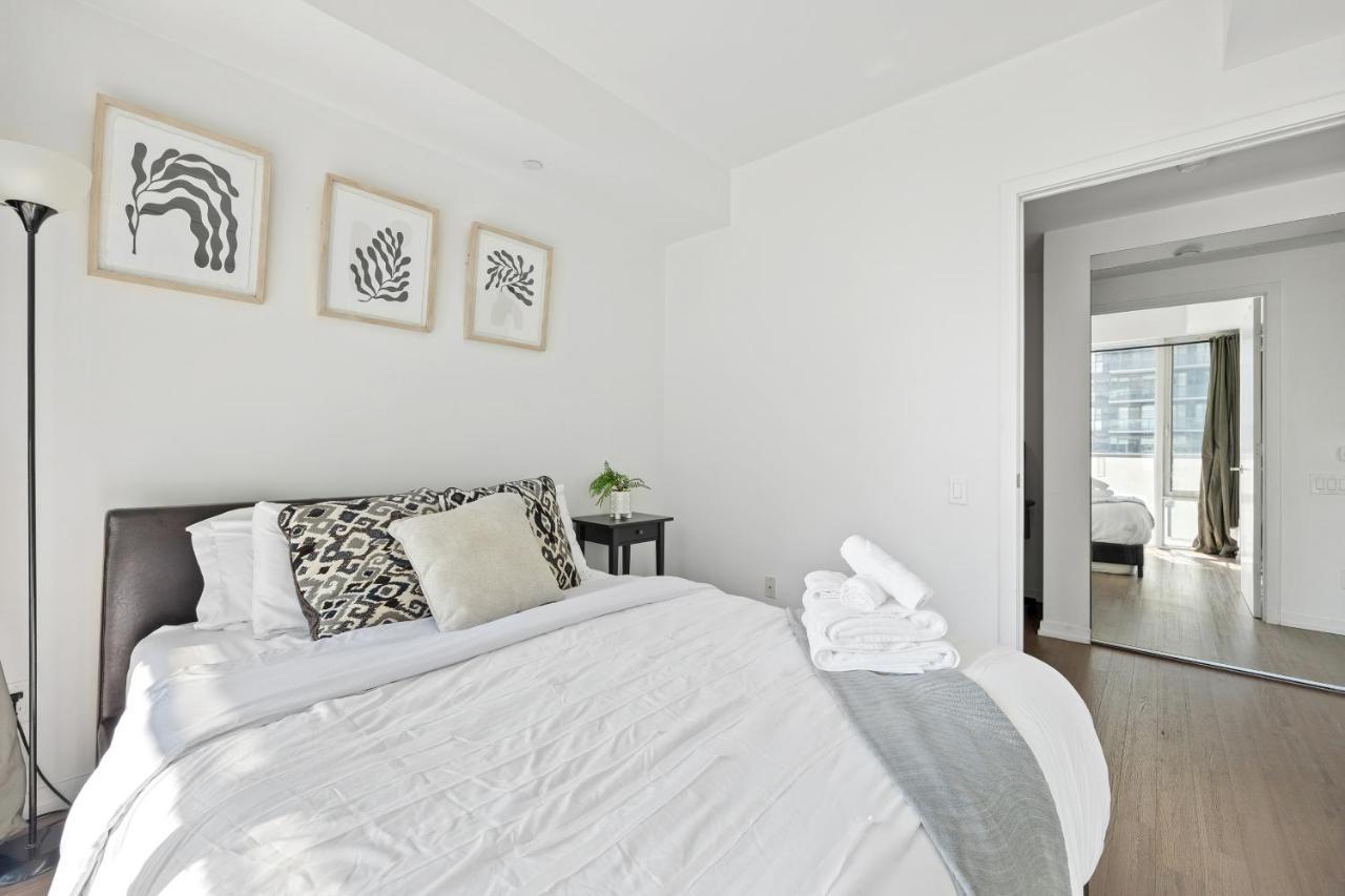 Modern Condo In The Heart Of Downtown Toronto Exterior photo