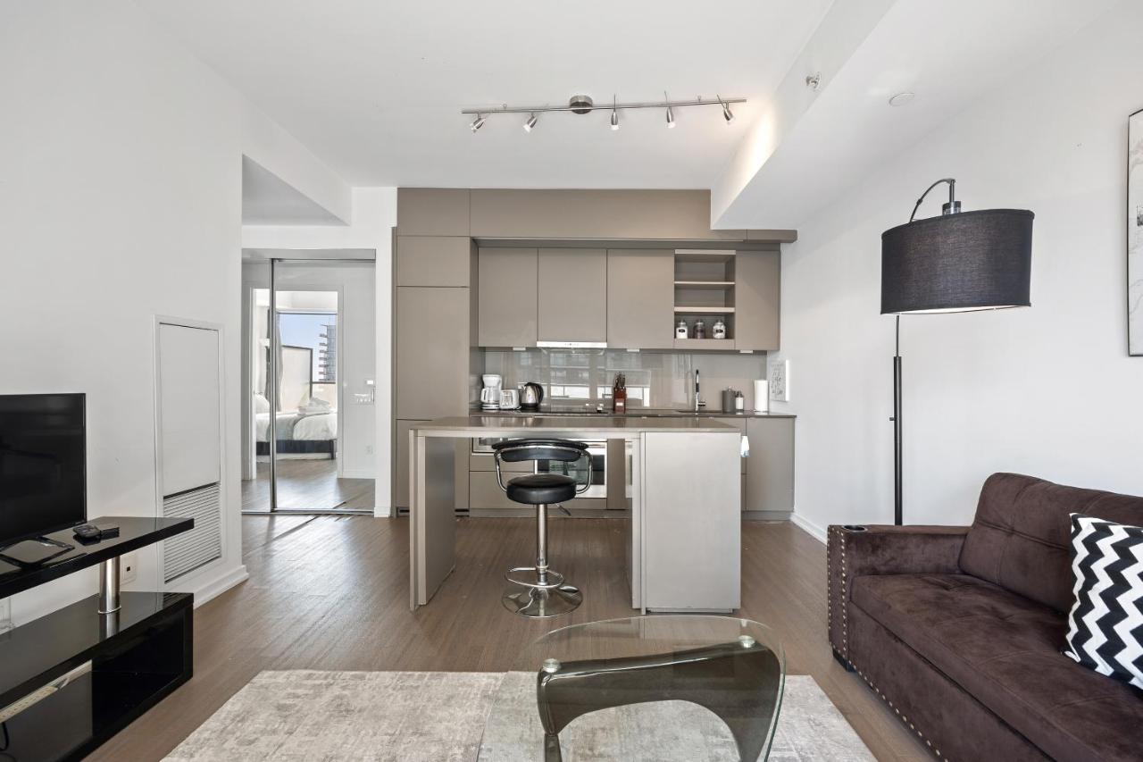Modern Condo In The Heart Of Downtown Toronto Exterior photo
