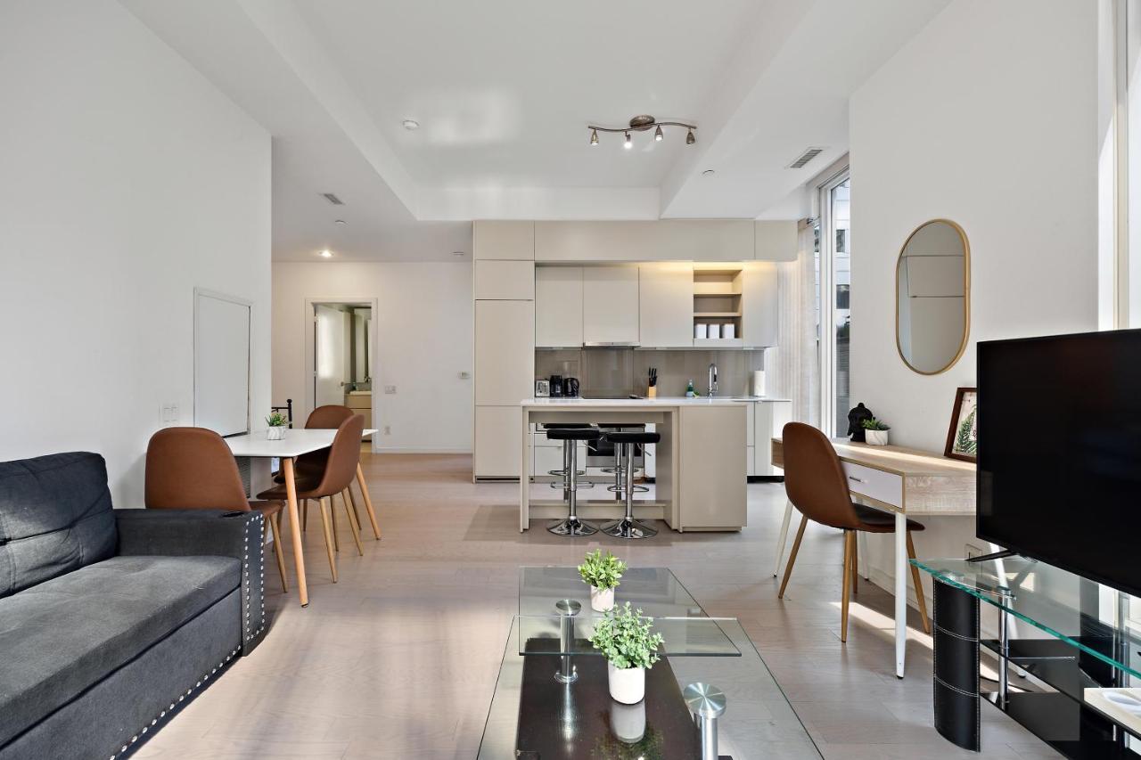 Modern Condo In The Heart Of Downtown Toronto Exterior photo