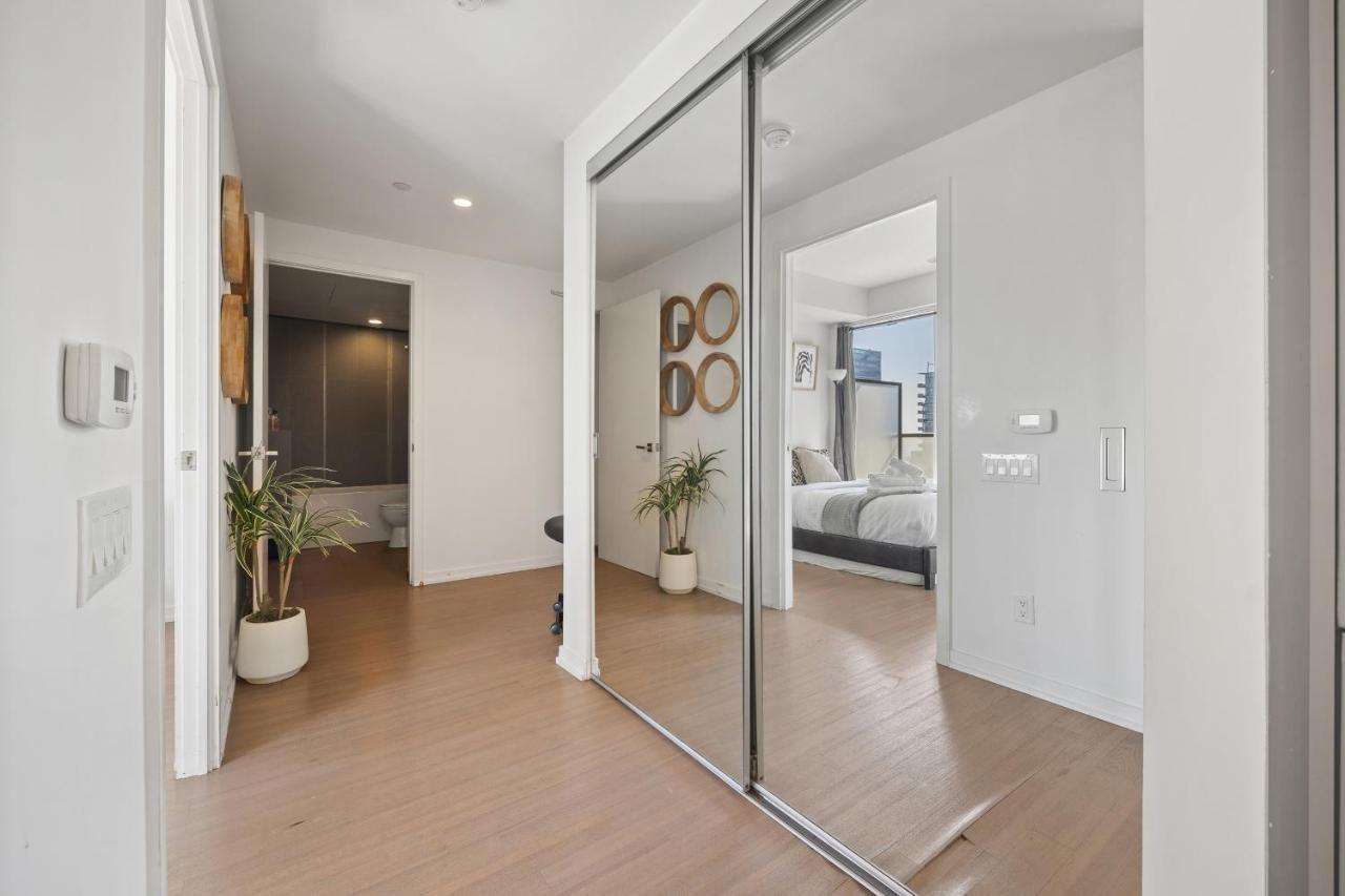 Modern Condo In The Heart Of Downtown Toronto Exterior photo